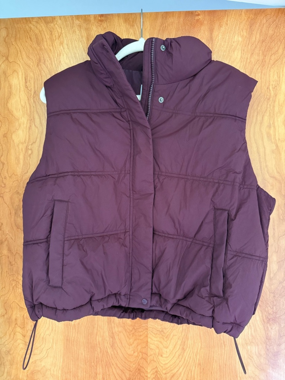 Old Navy Sleeveless Puffer Vest in Plum